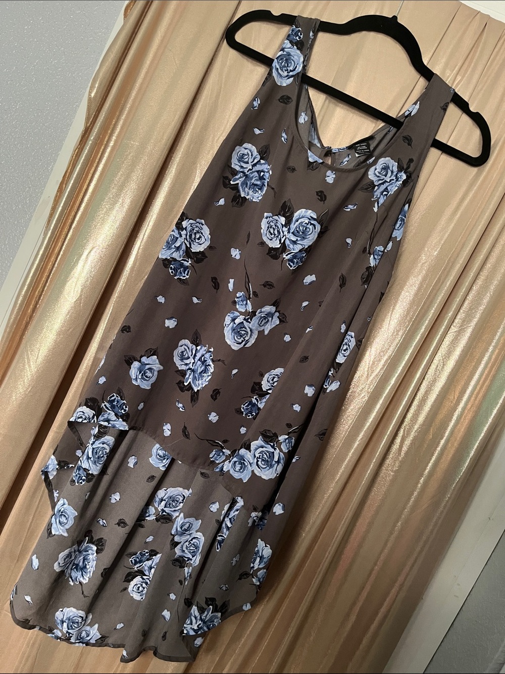 Torrid Floral Sleeveless A-Line hi-lo Top in Taupe with Blue Roses